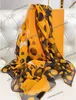 2024 Top Marque Classique Soie Georgete Châle Foulards de luxe V Mode Turbans Carré Foulard Femelle Wraps Bandeau Bandanas Orange Impression Étoles Écharpe