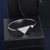 Squisiti braccialetti a triangolo polsino rigido placcato oro argento lettera braccialetto gioielli di design braccialetto classico per uomo donna matrimonio