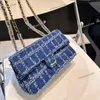 Women Designer Shoulder Bag Blue Plain Knitting Tweed Classic Flap 20/25CM Tvåfärgad ränder Dekoration Guldmetall Hårdvara Matelasse Chain Cross Body Handbag Purse