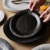Tallrikar keramiska biff bordsartiklar svartvitt servis restaurangplatta hem kök rätter