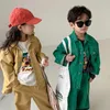 Kledingsets 4888E Koreaanse Kinderset 2024 Lente Herfst Mode Heldere Jongen Pak Jas Broek Meisje Tweedelige
