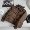 Parkas pour femmes Designer début du printemps nouvelle sangle simple et polyvalente enveloppée taille Triangle cuir col montant manteau de pain manteau en duvet 8ESS