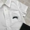 ファッションキッズドレスセット刺繍されたロゴチャイルドトラックスーツベビーガールズ服サイズ100-160白い半袖シャツとスカート24feb20