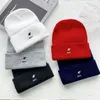 Berets Kangol Beanie Knitting Cap Homens Mulheres Parágrafo Girada de qualidade A quente moda cem Take Ins Line Red Design Sense Niche Cold 353