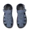 Sandaler 2024 Summer Light Fashion Vietnam Men Shoes Outdoor Travel Beach Bekväm tofflor Designer Big Size