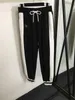 2024 Nya Spring Womens Designer Tracksuit Fashion Tracks Siture Bekväma uppsättningar med alfabet färgblock långärmad dragkedja och avslappnade sport set byxor