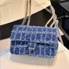 Women Designer Shoulder Bag Blue Plain Knitting Tweed Classic Flap 20/25CM Tvåfärgad ränder Dekoration Guldmetall Hårdvara Matelasse Chain Cross Body Handbag Purse