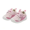Elastyczne gumowe podeszwy buty dla niemowląt dla niemowląt na zewnątrz urodzone jodły piechurki Toddler Sneakers Baby Boy Girl Casual Sport Buty 240227