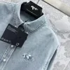 2024 Blue Denim Jacket Stake Tabel Neck Cardigans مصمم منفردة منفردة ذات الأكمام الطويلة سترات 30113