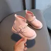 Autunno Inverno Bambini Scarpe in pelle a specchio Moda Ragazze del bambino Peluche Perla Performance di danza Bambini Stivali da neve caldi 240223