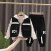 Lente herfst Babykleding voor jongens Pak Kinderen Fashion Hoodies Vestbroek 3pcset Peuter sportkostuum Kids trainingspakken 240226