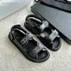 Chan C Designer Sandals Man Man Sandals Sandały Wysokiej jakości suwaki Kryształowe cielę skórzane buty swobodne Platforma Platforma Summer Wygodne plażę swobodne