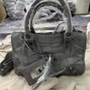 Vintage 2023 Kadın Toates Bag Motosiklet Omuz Çantaları Tasarımcıları Orijinal Deri Crossbody Debriyaj Cüzdan Poşet Pochette Retro En Kalite