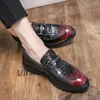 Mocassins diários masculinos pu com fivela de metal em relevo decoração salto baixo cor sólida confortável negócios formal clássico sapatos masculinos 38-45