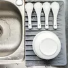 Tapetes de mesa de armazenamento de silicone cozinha banheiro resistente ao calor antiderrapante auto drenagem atacado utensílios de mesa máquina de lavar louça almofada de secagem durável