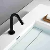 Robinets de lavabo de salle de bains Poignée en acier inoxydable chromé noir capteur tactile intelligent conception sensible mélangeur robinet installation de pont salle de bains Q240301