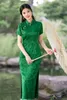 Ubranie etniczne 2024 Summer chiński ulepszony zielony zielony szczupły rozmiar Cheongsam Women Flower Flower Retro Elegancka satyna sukienka Qipao Syn