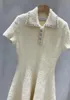 デザイナードレス、ファッショナブル2024アイボリーホワイトフレンチスリムフィットの豪華な気質ショートスカート、女性用半袖ニットドレス