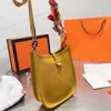 Högkvalitativ designare väska kvinnor crossbody väska fashionabla handväska silver knapptryckning läder och duk axelband axel crossbody väska