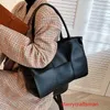 Botte Venetas Arco Sacs fourre-tout Sacs à main en cuir véritable Sac femme grande capacité Printemps été Nouveau grand sac fourre-tout tissé Sac mère chignon simple et polyvalentHB avec logo