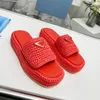 2024 Prad Triangle Straw Weave Slipper Sandal Platform Designer Designer Womans Summer Flat Flip Flops Flip Outdoors Piscina Spazio spiaggia 35-45