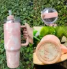 ABD Stok Stabucks Kış Pembe Siyah Krom Kupalar 1: 1 Logo Kozmo Tumblers Shimmery 40 Oz 40oz Kupalar Kapak Saman Su Şişesi Sevgililer Günü Hediye Pembe Geçit Töreni U0301