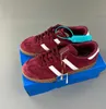 Sneakers Geel Gum Lichtblauw Zwart Scarlet Felrood Helderroze Marine Gum Aluminium Arctic Night Shadow Bruin Collegiaal Groen Wit Grijs Vrijetijdsschoen