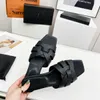 Designer-Sandale für Damen, klassische Damen-Sandalen mit quadratischer Zehenpartie, Kreuzgewebe, offene Zehen, flache Sandalen, flache Pantoletten, strukturierte Gummisohle, Badeschuh für Damen, Größe 35–42