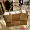 Botte venetas arco tote çanta gerçek deri çanta 2024 yeni çanta süet dokuma alışveriş çantası çanta büyük kapasite kova çanta elle taşınır baghb logo ile