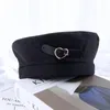 Berets Koreanische Casual Winter Mädchen Herbst Weibliche Maler Hut Frauen Caps Baskenmütze Liebe Herz Leder Schnalle