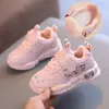 Autunno Inverno Scarpe casual per neonate Ragazze Peluche Calde Scarpe da ginnastica per bambini Scarpe da passeggio in rete solida Scarpe da bambino in pelle PU in cotone 240227