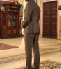 3枚の男性スーツタキシードブラウンデニムラペルカスタムサイズトリムフィットフォーマルスーツシングル胸2ポケットコート+ベスト+パンツ