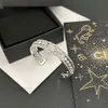 Bracciale di design per canale di lusso da donna Bracciale con ciondolo a collegamento fortunato Gioielli brillanti e accattivanti Regali per le feste delle signore 0125