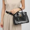 Bolsa tote original de couro crocodilo brilhante 2024 nova moda grande capacidade deslocamento de ombro único diagonal straddle bolsa estilo ocidental feminino MC4