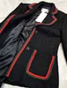 Kadın Ceketler Tasarımcısı Erken Bahar Vintage Rüzgar Kırmızı Yeşil Kontrast Dokumlama Şerit Kenar Flip Yaka Yün Tüvey Ceket 3kot