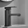 Robinets de lavabo de salle de bain Robinet noir robinet cascade en acier inoxydable robinet mixte comptoir eau mitigée froide et chaude robinet de salle de bain carré monotrou Q240301