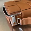 Kaseta 10a jakość BV oryginalna skórzana torba na ramię torebka 20 cm mężczyzn słynne projektant intrecciato cowhide mascline torba crossbody torba bezpłatna wysyłka vv056