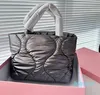 2024 Sac fourre-tout rembourré de luxe en cuir sacs à main de créateurs sacs à bandoulière pour femmes sac de ceinture d'épaule embrayage sac à main en relief shopping classique lettre en métal fourre-tout portefeuille