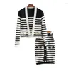 Pulls pour femmes Femmes Bright Silk Cardigan Panneau Noir et Blanc Contraste Stripe Top Rivet Boucle Taille Élastique Jupe Ensemble Robe Tw Dhvg7