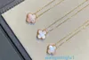 2024 Designer Vans Four-Leaf Clover Four Leaf Grass Necklace Womens Single Flower Double Sided Pink Shell Red Agate 18K Rose Gold White Fritillaria