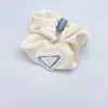 2024 Designer Kvinnor Hårgummiband hårstrån Scrunchy Ring Clips Elastic Invertered Triangle Designers Sport Dance Scrunchie Hairband Pony Holder CHG