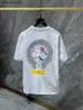 Erkek Tişörtler Lüks Klasikler Tişörtler Satış Moda Tasarımcıları Marka Mürettebat Boyun Kısa Kollu Erkekler Kadın T-Shirts Horseshoe Sanskrit Çapraz Baskı Tshirt 240301