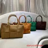 Botte Venetas Arco Tote Bags Echt lederen handtassen 2024 Nieuwe tas Suede geweven boodschappentas Tote Bag Grote capaciteit emmertas Handheld damestasHB6 met logo