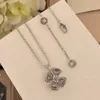 Collier de créateur de fleurs pour femme diamant plaqué or 18 carats de la plus haute qualité diamant de mode taille européenne bijoux cadeau d'anniversaire avec boîte 010