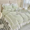 Ins koreanska prinsessa sängkläder kawaii ruffle spets säng kjol täcke täcker fast färg drottning storlek för flickor kvinna hem textilier 240226