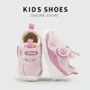 Elastyczne gumowe podeszwy buty dla niemowląt dla niemowląt na zewnątrz urodzone jodły piechurki Toddler Sneakers Baby Boy Girl Casual Sport Buty 240227