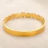 Bangle Gold Placed Designer Bracelets المجوهرات جودة عالية الحب هدية للنساء الجديد من الفولاذ المقاوم للصدأ سوار تلاشي بالجملة