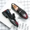 Mocassins diários masculinos pu com fivela de metal em relevo decoração salto baixo cor sólida confortável negócios formal clássico sapatos masculinos 38-45