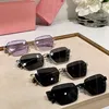 2024 Открытый логотип MIU Occhiali da Sole Uomini e Donne Полигональная металлическая оправа Acetato Lens Gambe Стиль для отдыха и путешествий Occhiali Sole SMU53W