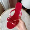 2024 Summer Women Designer Rivet Slipper V Letter Brand Thong Sandaler Womens Girls Rivets Summer Fashion Beach Shoes Studed Flip-Flops Jelly Bowl Sandal Slipper
